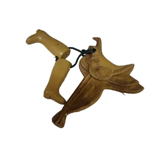 Vintage Early Celluloid Saddle & Boot Brooch (A4396) - Picture 2 of 4